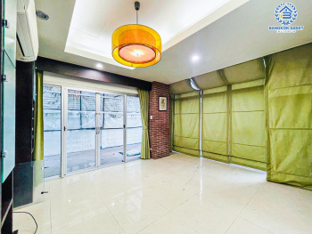 *****บ้านเดี่ยวมือสอง โครงการ โนเบิลวานา วัชรพล เนื้อที่กว้าง 65.60 ตร.ว. ฟังก์ชัน 2 ห้องนอน 3 ห้องน้ำ 2 ที่จอดรถ บ้านหลังใหญ่พื้นที่กว้างขวาง พร้อมข้าอยู่  บนทำเลดี เชื่อมต่อถนนวัชรพล ถนนจตุโชติ ถนนคู้บอน ใกล้รถไฟฟ้าสายสีชมพู "สถานีคู้บอน" และจุดขึ้นทางด่วน "รามอินทรา-อาจณรงค์"