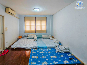 *****บ้านเดี่ยวมือสอง โครงการ โรยัล ปาร์ค วิลล์ สุวินทวงศ์ หลังมุม เนื้อที่กว้าง 50.60 ตร.ว. ฟังก์ชัน 3 ห้องนอน 3 ห้องน้ำ 2 ที่จอดรถ บ้านสภาพดีเยี่ยม พร้อมอยู่ บนทำเลเดินทางสะดวกสบาย เชื่อมต่อถนนวงแหวนรอบนอก ถนนสุวินทวงศ์ ถนนฉลองกรุง