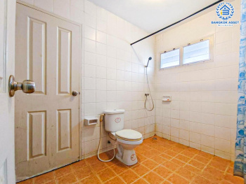 *****บ้านเดี่ยวมือสอง โครงการ โรยัล ปาร์ค วิลล์ สุวินทวงศ์ หลังมุม เนื้อที่กว้าง 50.60 ตร.ว. ฟังก์ชัน 3 ห้องนอน 3 ห้องน้ำ 2 ที่จอดรถ บ้านสภาพดีเยี่ยม พร้อมอยู่ บนทำเลเดินทางสะดวกสบาย เชื่อมต่อถนนวงแหวนรอบนอก ถนนสุวินทวงศ์ ถนนฉลองกรุง