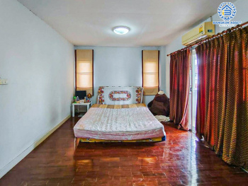 *****บ้านเดี่ยวมือสอง โครงการ โรยัล ปาร์ค วิลล์ สุวินทวงศ์ หลังมุม เนื้อที่กว้าง 50.60 ตร.ว. ฟังก์ชัน 3 ห้องนอน 3 ห้องน้ำ 2 ที่จอดรถ บ้านสภาพดีเยี่ยม พร้อมอยู่ บนทำเลเดินทางสะดวกสบาย เชื่อมต่อถนนวงแหวนรอบนอก ถนนสุวินทวงศ์ ถนนฉลองกรุง