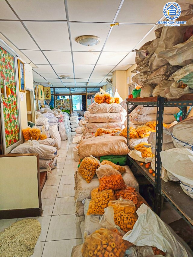 *****ทาวน์เฮ้าส์มือสองกรุงเทพมหานคร หมู่บ้าน พร้อมชัย เพชรเกษม หลังมุม! เนื้อที่ 17 ตร.ว. ฟังก์ชัน 2 ห้องนอน 2 ห้องน้ำ 2 ที่จอดรถ บ้านสภาพดี แถมฟรี! 3 เครื่องปรับอากาศ 1 เครื่องทำน้ำอุ่น บนทำเลแห่งการเดินทาง ใกล้รถไฟฟ้าสายสีน้ำเงิน "สถานีหลักสอง" และจุดขึ้นทางด่วน "พระราม 2"