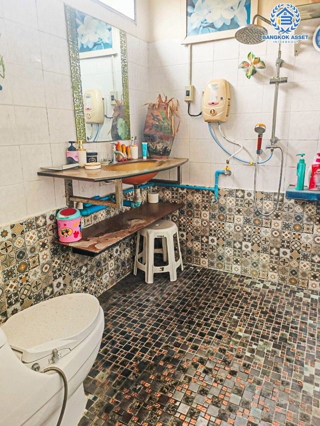 *****ทาวน์เฮ้าส์มือสองกรุงเทพมหานคร หมู่บ้าน พร้อมชัย เพชรเกษม หลังมุม! เนื้อที่ 17 ตร.ว. ฟังก์ชัน 2 ห้องนอน 2 ห้องน้ำ 2 ที่จอดรถ บ้านสภาพดี แถมฟรี! 3 เครื่องปรับอากาศ 1 เครื่องทำน้ำอุ่น บนทำเลแห่งการเดินทาง ใกล้รถไฟฟ้าสายสีน้ำเงิน "สถานีหลักสอง" และจุดขึ้นทางด่วน "พระราม 2"