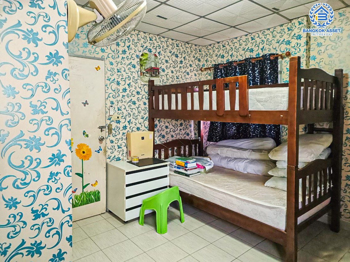 *****ทาวน์เฮ้าส์มือสองกรุงเทพมหานคร หมู่บ้าน พร้อมชัย เพชรเกษม หลังมุม! เนื้อที่ 17 ตร.ว. ฟังก์ชัน 2 ห้องนอน 2 ห้องน้ำ 2 ที่จอดรถ บ้านสภาพดี แถมฟรี! 3 เครื่องปรับอากาศ 1 เครื่องทำน้ำอุ่น บนทำเลแห่งการเดินทาง ใกล้รถไฟฟ้าสายสีน้ำเงิน "สถานีหลักสอง" และจุดขึ้นทางด่วน "พระราม 2"