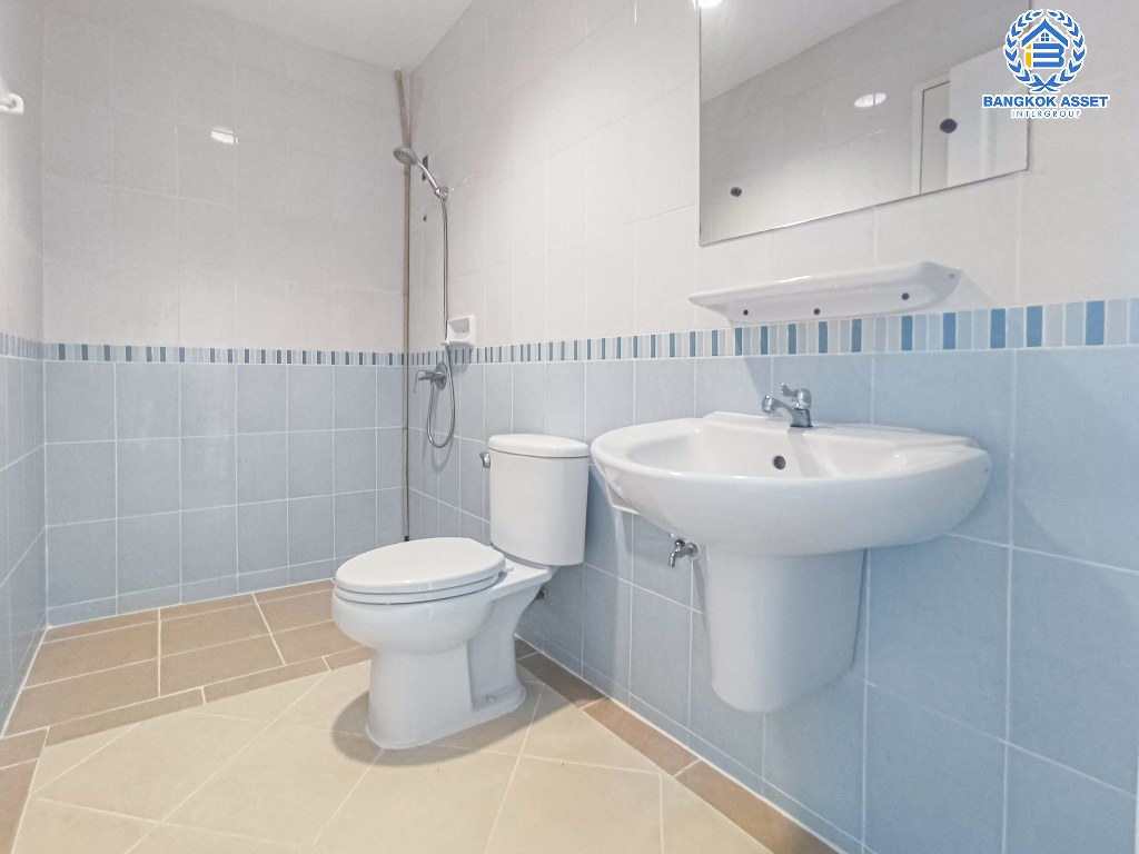 *****ทาวน์เฮ้าส์มือสอง โครงการ บ้านกลางเมืองสวิสทาวน์ เกษตร-นวมินทร์ เนื้อที่ 20 ตร.ว. ฟังก์ชัน 3 ห้องนอน 3 ห้องน้ำ 2 ที่จอดรถ บ้านทำเลเมือง ภายในโครงการสุดร่มรื่น การเดินทางสะดวกเชื่อมต่อถนนประเสริฐมนูกิจ ถนนรามอินทรา ถนนพหลโยธิน ใกล้เซ็นทรัลลาดพร้าว และใกล้จุดขึ้นทางด่วน "ศรีรัช"