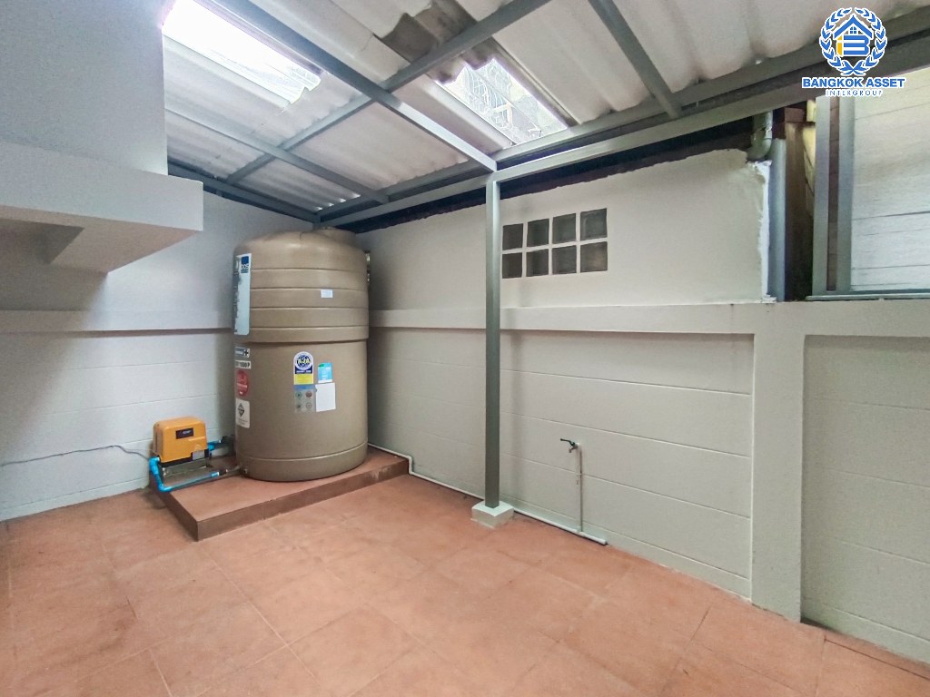 *****ทาวน์เฮ้าส์มือสอง โครงการ บ้านกลางเมืองสวิสทาวน์ เกษตร-นวมินทร์ เนื้อที่ 20 ตร.ว. ฟังก์ชัน 3 ห้องนอน 3 ห้องน้ำ 2 ที่จอดรถ บ้านทำเลเมือง ภายในโครงการสุดร่มรื่น การเดินทางสะดวกเชื่อมต่อถนนประเสริฐมนูกิจ ถนนรามอินทรา ถนนพหลโยธิน ใกล้เซ็นทรัลลาดพร้าว และใกล้จุดขึ้นทางด่วน "ศรีรัช"