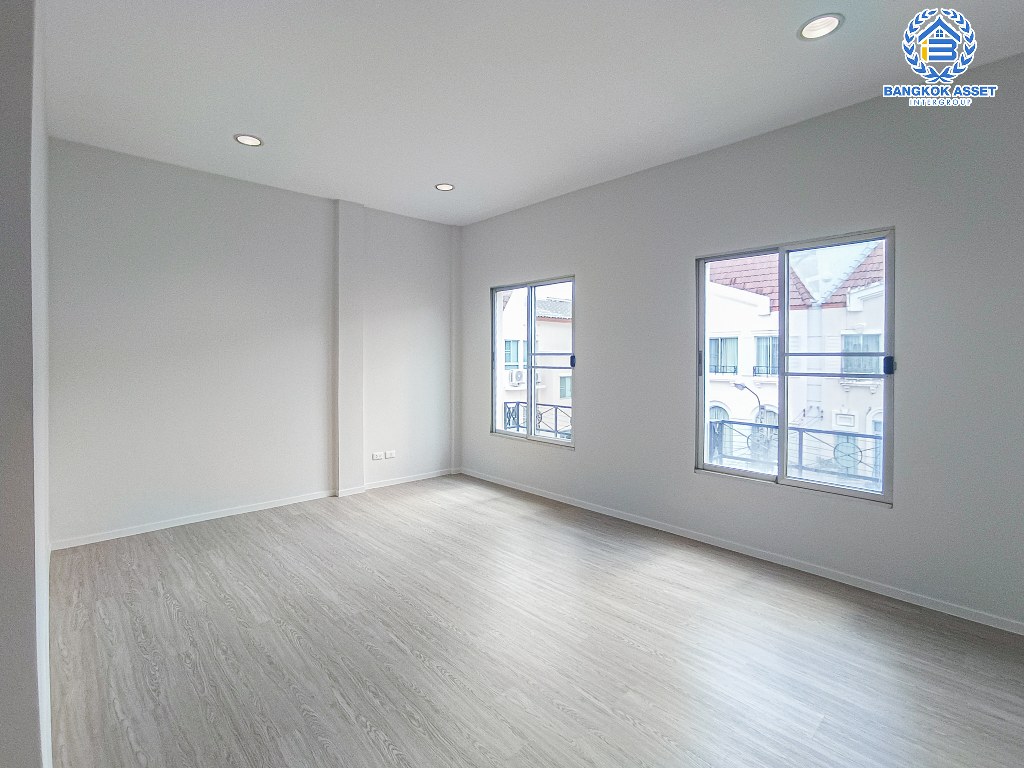 *****ทาวน์เฮ้าส์มือสอง โครงการ บ้านกลางเมืองสวิสทาวน์ เกษตร-นวมินทร์ เนื้อที่ 20 ตร.ว. ฟังก์ชัน 3 ห้องนอน 3 ห้องน้ำ 2 ที่จอดรถ บ้านทำเลเมือง ภายในโครงการสุดร่มรื่น การเดินทางสะดวกเชื่อมต่อถนนประเสริฐมนูกิจ ถนนรามอินทรา ถนนพหลโยธิน ใกล้เซ็นทรัลลาดพร้าว และใกล้จุดขึ้นทางด่วน "ศรีรัช"