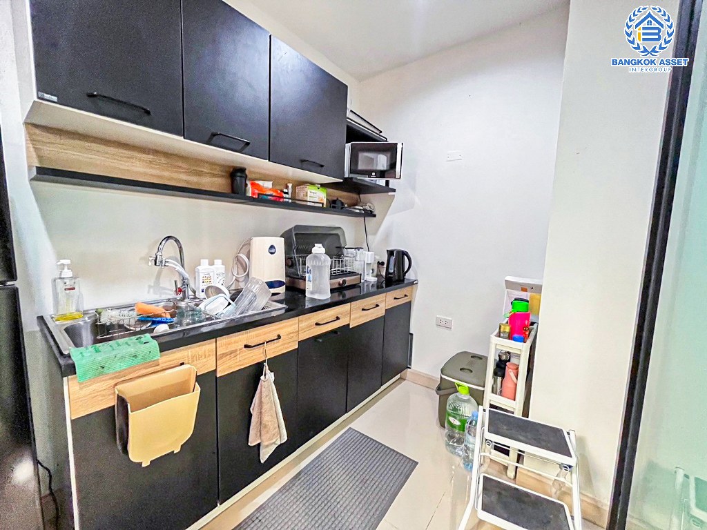 *****ทาวน์โฮม 3 ชั้นมือสอง โครงการ zebra zone งามวงศ์วาน6 แยก21 เนื้อที่กว้าง 22.20 ตร.ว. ฟังก์ชัน 4 ห้องนอน 4 ห้องน้ำ 2 ที่จอดรถ บ้านสวยตกแต่งโมเดิร์น พร้อมเข้าอยู่ บนทำเลใกล้เมือง เชื่อมต่อถนนรัตนาธิเบศร์ ถนนติวานนท์ ใกล้รถไฟฟ้าสายสีม่วง "สถานีกระทรวงสาธารณสุข " และจุดขึ้นทางด่วน "งามวงศ์วาน"