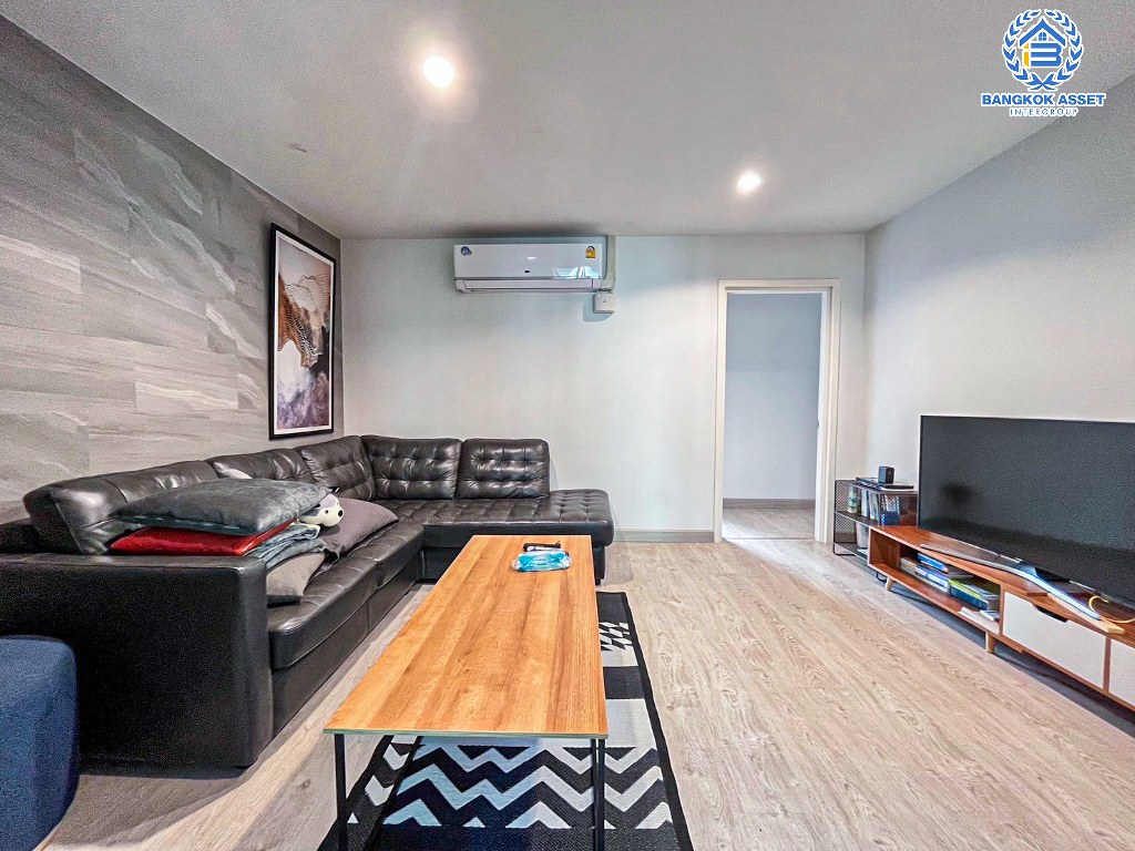 *****ทาวน์โฮม 3 ชั้นมือสอง โครงการ zebra zone งามวงศ์วาน6 แยก21 เนื้อที่กว้าง 22.20 ตร.ว. ฟังก์ชัน 4 ห้องนอน 4 ห้องน้ำ 2 ที่จอดรถ บ้านสวยตกแต่งโมเดิร์น พร้อมเข้าอยู่ บนทำเลใกล้เมือง เชื่อมต่อถนนรัตนาธิเบศร์ ถนนติวานนท์ ใกล้รถไฟฟ้าสายสีม่วง "สถานีกระทรวงสาธารณสุข " และจุดขึ้นทางด่วน "งามวงศ์วาน"