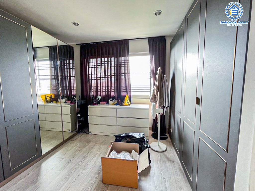 *****ทาวน์โฮม 3 ชั้นมือสอง โครงการ zebra zone งามวงศ์วาน6 แยก21 เนื้อที่กว้าง 22.20 ตร.ว. ฟังก์ชัน 4 ห้องนอน 4 ห้องน้ำ 2 ที่จอดรถ บ้านสวยตกแต่งโมเดิร์น พร้อมเข้าอยู่ บนทำเลใกล้เมือง เชื่อมต่อถนนรัตนาธิเบศร์ ถนนติวานนท์ ใกล้รถไฟฟ้าสายสีม่วง "สถานีกระทรวงสาธารณสุข " และจุดขึ้นทางด่วน "งามวงศ์วาน"