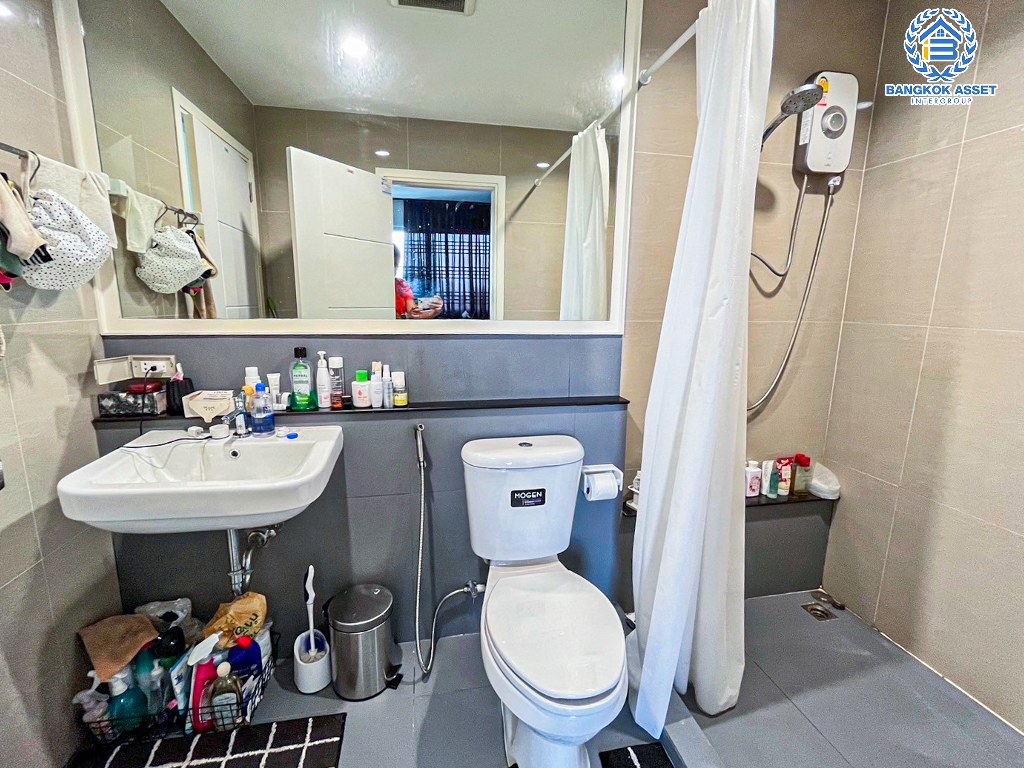 *****ทาวน์โฮม 3 ชั้นมือสอง โครงการ zebra zone งามวงศ์วาน6 แยก21 เนื้อที่กว้าง 22.20 ตร.ว. ฟังก์ชัน 4 ห้องนอน 4 ห้องน้ำ 2 ที่จอดรถ บ้านสวยตกแต่งโมเดิร์น พร้อมเข้าอยู่ บนทำเลใกล้เมือง เชื่อมต่อถนนรัตนาธิเบศร์ ถนนติวานนท์ ใกล้รถไฟฟ้าสายสีม่วง "สถานีกระทรวงสาธารณสุข " และจุดขึ้นทางด่วน "งามวงศ์วาน"