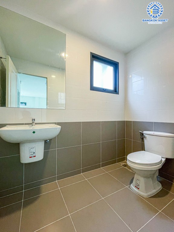 *****บ้านเดี่ยวมือสอง โครงการ เซนโทร บางใหญ่ เนื้อที่กว้าง 51.90 ตร.ว. ฟังก์ชัน 3 ห้องนอน 3 ห้องน้ำ 2 ที่จอดรถ บ้านยังใหม่ เจ้าของเดิมไม่เคยเข้าอยู่ โครงการตั้งบนทำเลดี เชื่อมต่อถนนกาญจนาภิเษก ถนนบ้านกล้วย-ไทรน้อย ถนนชัยพฤกษ์ ใกล้รถไฟฟ้าสายสีม่วง "สถานีคลองบางไผ่"