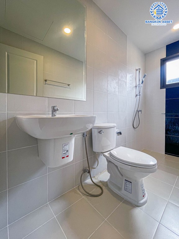 *****บ้านเดี่ยวมือสอง โครงการ เซนโทร บางใหญ่ เนื้อที่กว้าง 51.90 ตร.ว. ฟังก์ชัน 3 ห้องนอน 3 ห้องน้ำ 2 ที่จอดรถ บ้านยังใหม่ เจ้าของเดิมไม่เคยเข้าอยู่ โครงการตั้งบนทำเลดี เชื่อมต่อถนนกาญจนาภิเษก ถนนบ้านกล้วย-ไทรน้อย ถนนชัยพฤกษ์ ใกล้รถไฟฟ้าสายสีม่วง "สถานีคลองบางไผ่"