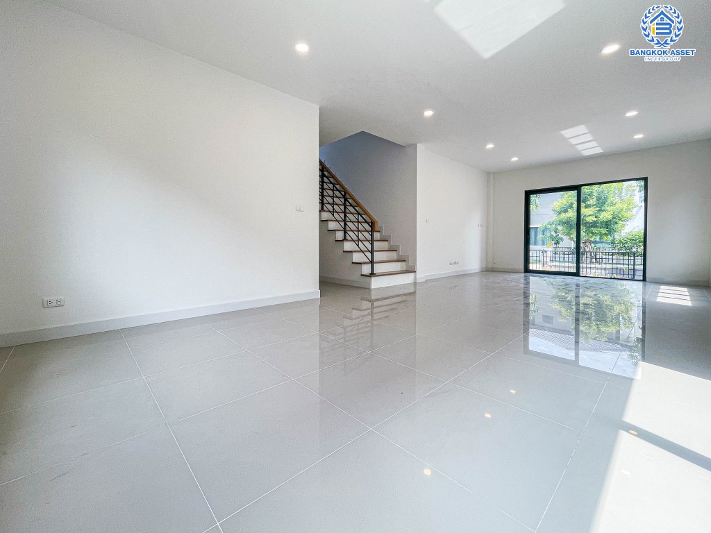 *****บ้านเดี่ยวมือสอง โครงการ เซนโทร บางใหญ่ เนื้อที่กว้าง 51.90 ตร.ว. ฟังก์ชัน 3 ห้องนอน 3 ห้องน้ำ 2 ที่จอดรถ บ้านยังใหม่ เจ้าของเดิมไม่เคยเข้าอยู่ โครงการตั้งบนทำเลดี เชื่อมต่อถนนกาญจนาภิเษก ถนนบ้านกล้วย-ไทรน้อย ถนนชัยพฤกษ์ ใกล้รถไฟฟ้าสายสีม่วง "สถานีคลองบางไผ่"