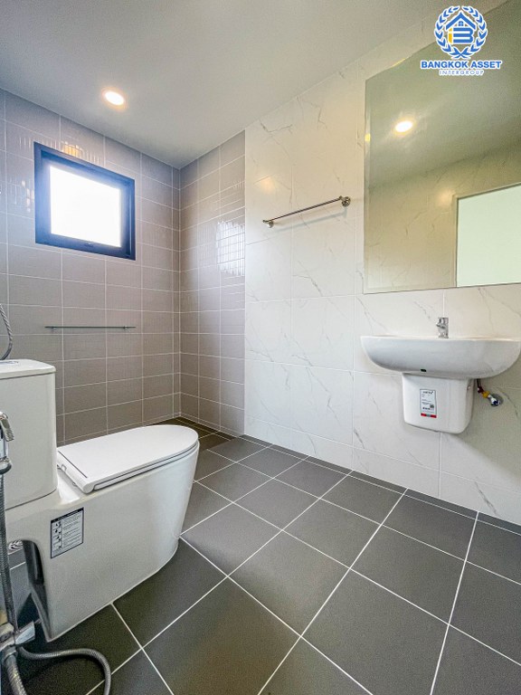 *****บ้านเดี่ยวมือสอง โครงการ เซนโทร บางใหญ่ เนื้อที่กว้าง 51.90 ตร.ว. ฟังก์ชัน 3 ห้องนอน 3 ห้องน้ำ 2 ที่จอดรถ บ้านยังใหม่ เจ้าของเดิมไม่เคยเข้าอยู่ โครงการตั้งบนทำเลดี เชื่อมต่อถนนกาญจนาภิเษก ถนนบ้านกล้วย-ไทรน้อย ถนนชัยพฤกษ์ ใกล้รถไฟฟ้าสายสีม่วง "สถานีคลองบางไผ่"