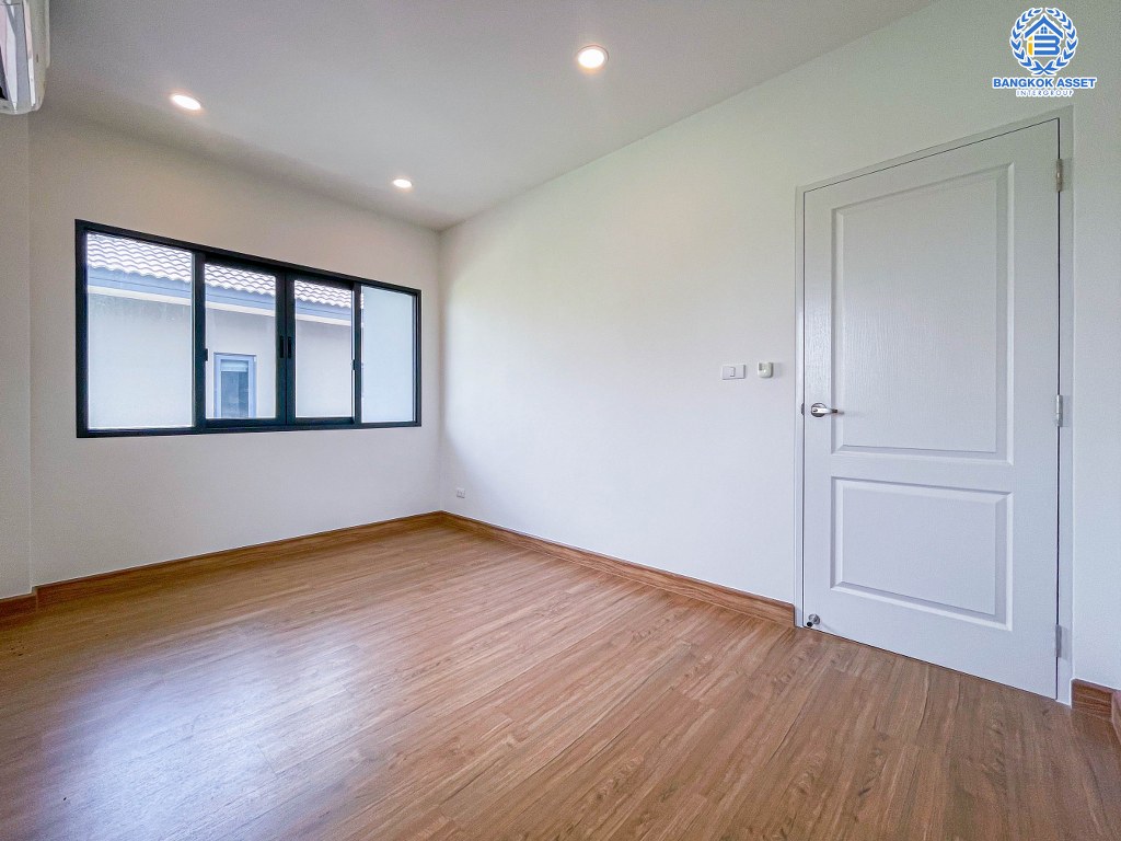 *****บ้านเดี่ยวมือสอง โครงการ เซนโทร บางใหญ่ เนื้อที่กว้าง 51.90 ตร.ว. ฟังก์ชัน 3 ห้องนอน 3 ห้องน้ำ 2 ที่จอดรถ บ้านยังใหม่ เจ้าของเดิมไม่เคยเข้าอยู่ โครงการตั้งบนทำเลดี เชื่อมต่อถนนกาญจนาภิเษก ถนนบ้านกล้วย-ไทรน้อย ถนนชัยพฤกษ์ ใกล้รถไฟฟ้าสายสีม่วง "สถานีคลองบางไผ่"