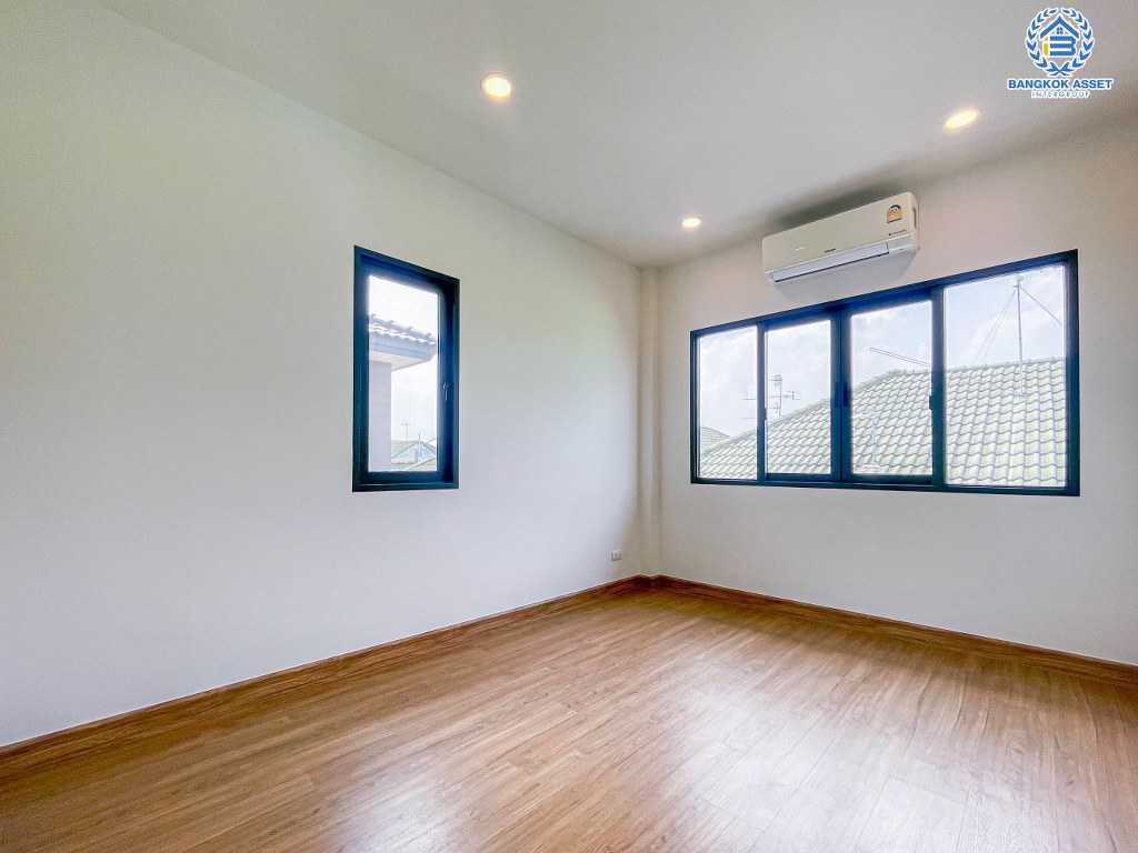 *****บ้านเดี่ยวมือสอง โครงการ เซนโทร บางใหญ่ เนื้อที่กว้าง 51.90 ตร.ว. ฟังก์ชัน 3 ห้องนอน 3 ห้องน้ำ 2 ที่จอดรถ บ้านยังใหม่ เจ้าของเดิมไม่เคยเข้าอยู่ โครงการตั้งบนทำเลดี เชื่อมต่อถนนกาญจนาภิเษก ถนนบ้านกล้วย-ไทรน้อย ถนนชัยพฤกษ์ ใกล้รถไฟฟ้าสายสีม่วง "สถานีคลองบางไผ่"