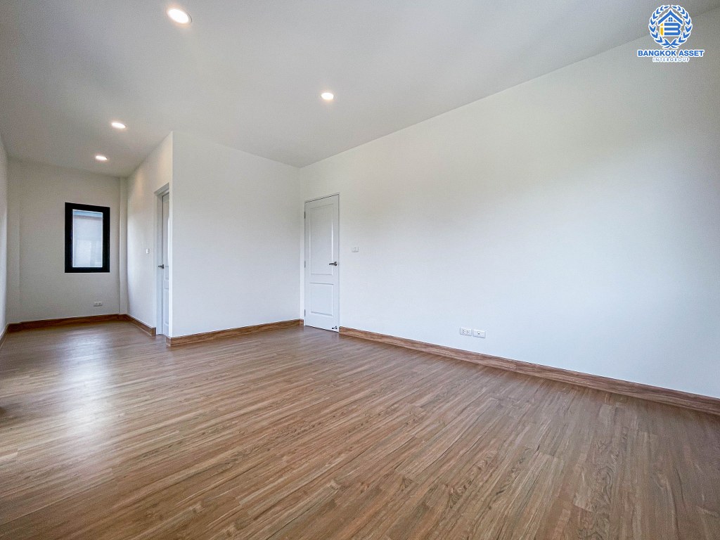 *****บ้านเดี่ยวมือสอง โครงการ เซนโทร บางใหญ่ เนื้อที่กว้าง 51.90 ตร.ว. ฟังก์ชัน 3 ห้องนอน 3 ห้องน้ำ 2 ที่จอดรถ บ้านยังใหม่ เจ้าของเดิมไม่เคยเข้าอยู่ โครงการตั้งบนทำเลดี เชื่อมต่อถนนกาญจนาภิเษก ถนนบ้านกล้วย-ไทรน้อย ถนนชัยพฤกษ์ ใกล้รถไฟฟ้าสายสีม่วง "สถานีคลองบางไผ่"