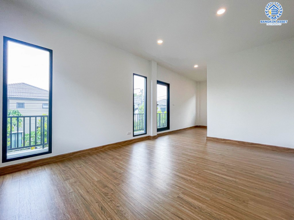 *****บ้านเดี่ยวมือสอง โครงการ เซนโทร บางใหญ่ เนื้อที่กว้าง 51.90 ตร.ว. ฟังก์ชัน 3 ห้องนอน 3 ห้องน้ำ 2 ที่จอดรถ บ้านยังใหม่ เจ้าของเดิมไม่เคยเข้าอยู่ โครงการตั้งบนทำเลดี เชื่อมต่อถนนกาญจนาภิเษก ถนนบ้านกล้วย-ไทรน้อย ถนนชัยพฤกษ์ ใกล้รถไฟฟ้าสายสีม่วง "สถานีคลองบางไผ่"