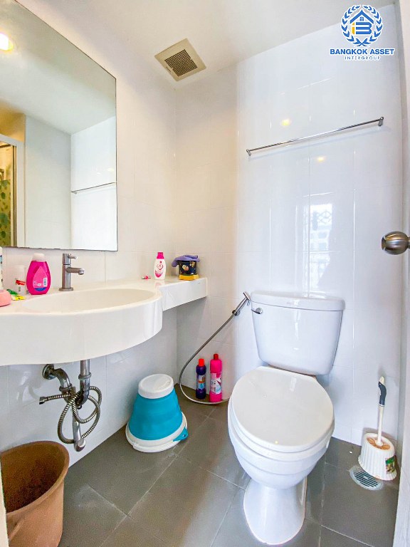 *****คอนโดมิเนียมมือสอง โครงการ ลุมพินีพาร์ค รัตนาธิเบศร์ พื้นที่ใช้สอย 45.28 ตร.ม. ฟังก์ชัน 2 ห้องนอน 2 ห้องน้ำ 2 ที่จอดรถ พร้อมอยู่บนทำเลเดินทางสะดวกสบาย เชื่อมต่อถนนรัตนาเบศร์ ถนนติวานนท์ ถนนงามวงศ์วาน ใกล้เซ็นทรัลรัตนาธิเบศร์ และรถไฟฟ้าสายสีม่วง "สถานีบางกระสอ"