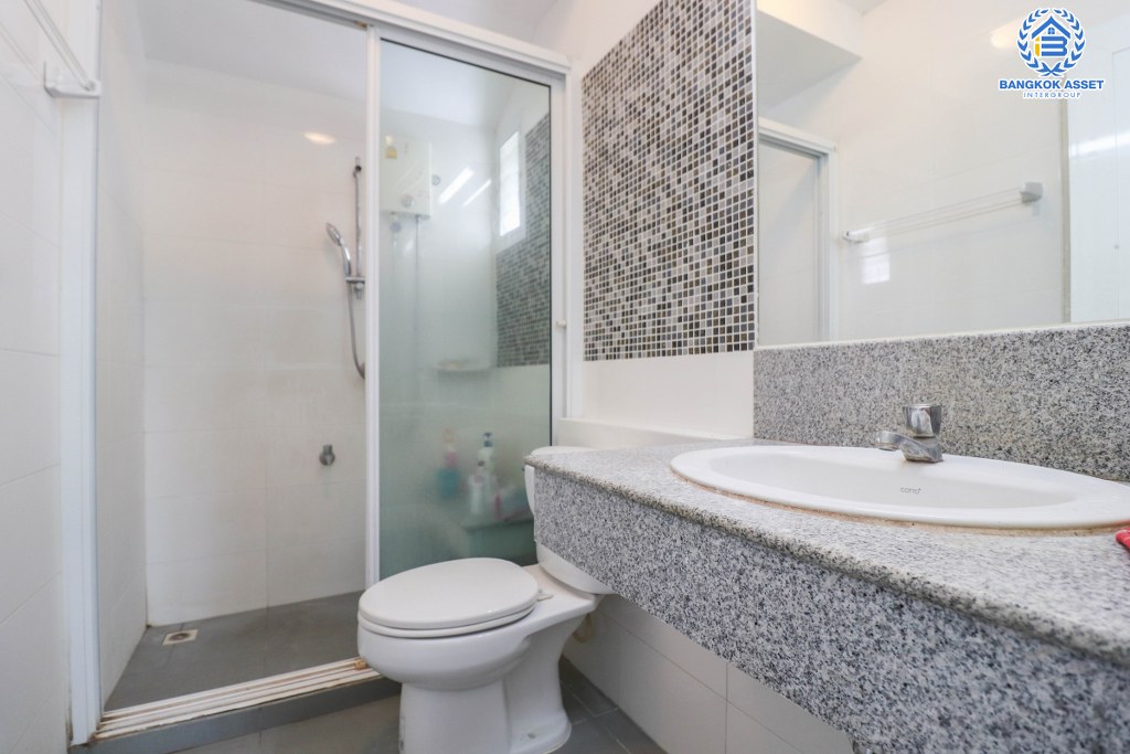 *****บ้านแฝดมือสอง โครงการ โฮมเพลส วงแหวน-รัตนาธิเบศร์ หลังมุม! เนื้อที่กว้างขวางมากถึง 43.10 ตร.ว. ฟังก์ชัน 3 ห้องนอน 2 ห้องน้ำ ที่จอดรถ 2 คัน ต่อเติมครบ พร้อมเข้าอยู่ ตั้งอยู่บนทำเลแห่งการเดินทาง ใกล้รถไฟฟ้าสายสีม่วง "สถานีคลองบางไผ่" และจุดขึ้นทางด่วน "กาญจนาภิเษก"