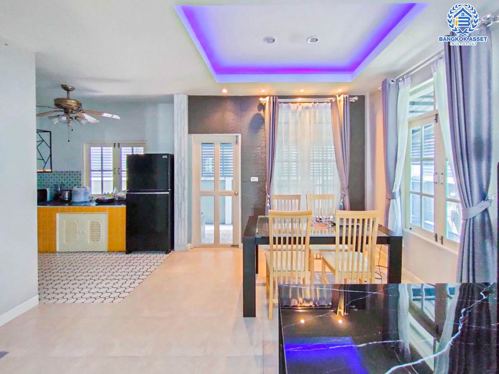 *****บ้านเดี่ยวมือสอง โครงการ เพอร์เฟคเพลส รัตนาธิเบศร์ เนื้อที่ 60 ตร.ว. ฟังก์ชัน 3 ห้องนอน 2 ห้องน้ำ 1 ที่จอดรถ ภายในตกแต่งโมเดิร์น พร้อมเข้าอยู่ บนทำเลเดินทางสะดวก เชื่อมต่อถนนรัตนาธิเบศร์ ถนนราชพฤกษ์ ถนนติวานนท์ ใกล้รถไฟฟ้าสายสีม่วง "สถานีบางรักน้อยท่าอิฐ" และจุดขึ้นทางด่วน "ศรีรัช"