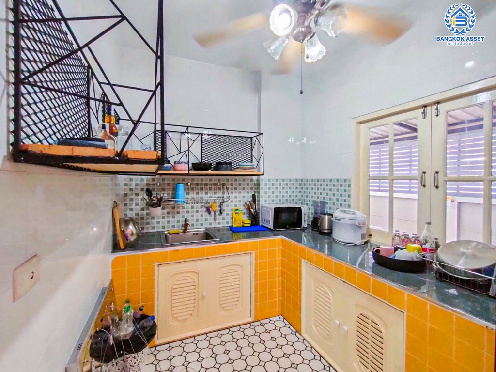 *****บ้านเดี่ยวมือสอง โครงการ เพอร์เฟคเพลส รัตนาธิเบศร์ เนื้อที่ 60 ตร.ว. ฟังก์ชัน 3 ห้องนอน 2 ห้องน้ำ 1 ที่จอดรถ ภายในตกแต่งโมเดิร์น พร้อมเข้าอยู่ บนทำเลเดินทางสะดวก เชื่อมต่อถนนรัตนาธิเบศร์ ถนนราชพฤกษ์ ถนนติวานนท์ ใกล้รถไฟฟ้าสายสีม่วง "สถานีบางรักน้อยท่าอิฐ" และจุดขึ้นทางด่วน "ศรีรัช"