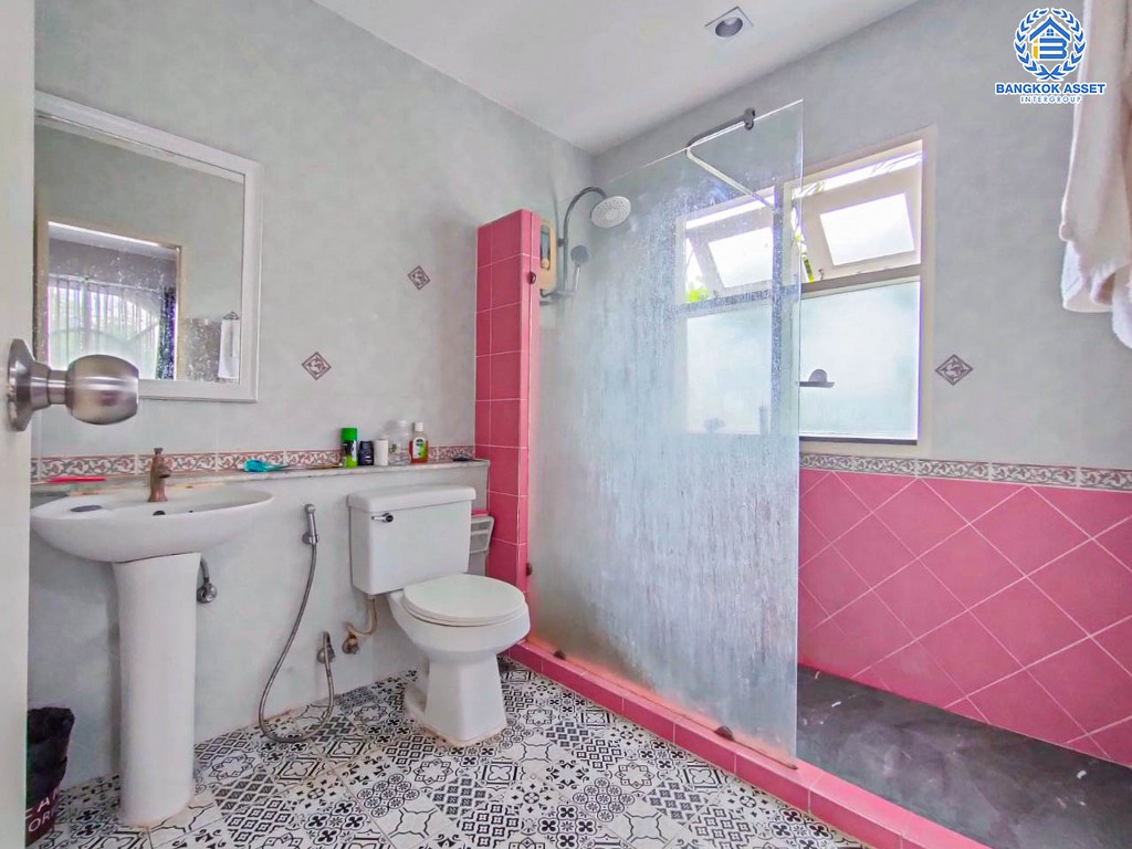 *****บ้านเดี่ยวมือสอง โครงการ เพอร์เฟคเพลส รัตนาธิเบศร์ เนื้อที่ 60 ตร.ว. ฟังก์ชัน 3 ห้องนอน 2 ห้องน้ำ 1 ที่จอดรถ ภายในตกแต่งโมเดิร์น พร้อมเข้าอยู่ บนทำเลเดินทางสะดวก เชื่อมต่อถนนรัตนาธิเบศร์ ถนนราชพฤกษ์ ถนนติวานนท์ ใกล้รถไฟฟ้าสายสีม่วง "สถานีบางรักน้อยท่าอิฐ" และจุดขึ้นทางด่วน "ศรีรัช"