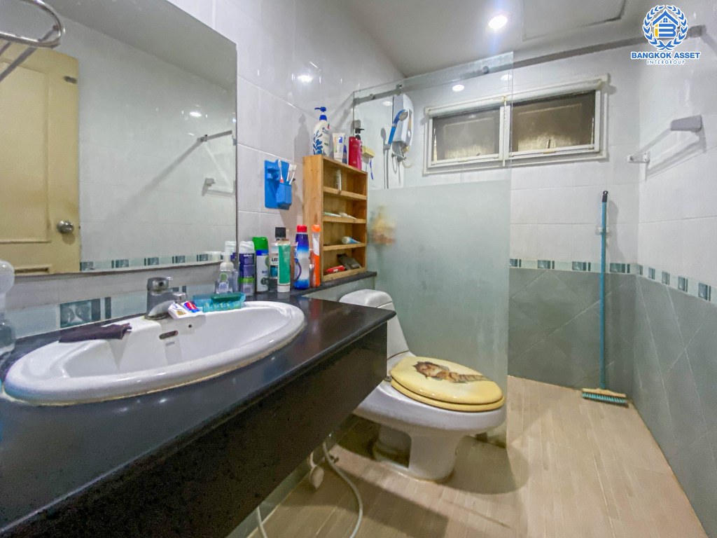 *****บ้านเดี่ยวมือสอง โครงการ ภัสสร11 ประชาชื่น เนื้อที่ 60 ตร.ว. ฟังก์ชัน 5 ห้องนอน 4 ห้องน้ำ 2 ที่จอดรถ บ้านสภาพดีเยี่ยม พร้อมเข้าอยู่ บนทำเลเดินทางสะดวก เชื่อมต่อถนนแจ้งวัฒนะ ถนนสามัคคี ถนนงามวงศ์วาน ใกล้รถไฟฟ้าสายสีแดง "สถานีบางเขน" และจุดขึ้นทางด่วน "งามวงศ์วาน"