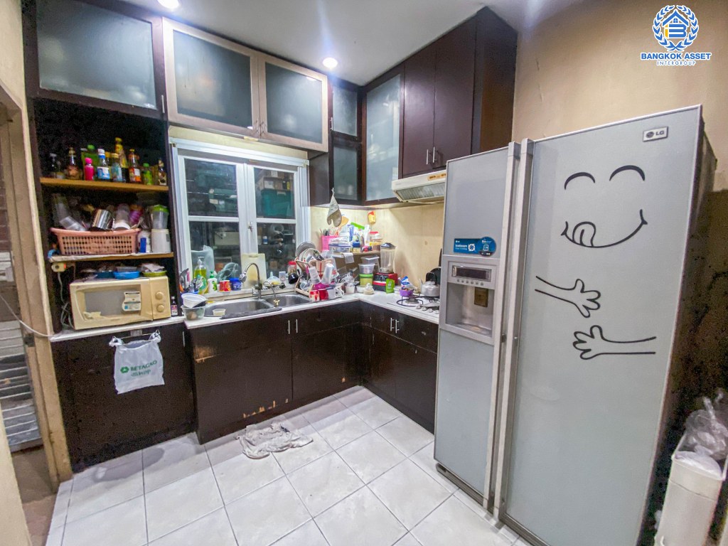 *****บ้านเดี่ยวมือสอง โครงการ ภัสสร11 ประชาชื่น เนื้อที่ 60 ตร.ว. ฟังก์ชัน 5 ห้องนอน 4 ห้องน้ำ 2 ที่จอดรถ บ้านสภาพดีเยี่ยม พร้อมเข้าอยู่ บนทำเลเดินทางสะดวก เชื่อมต่อถนนแจ้งวัฒนะ ถนนสามัคคี ถนนงามวงศ์วาน ใกล้รถไฟฟ้าสายสีแดง "สถานีบางเขน" และจุดขึ้นทางด่วน "งามวงศ์วาน"