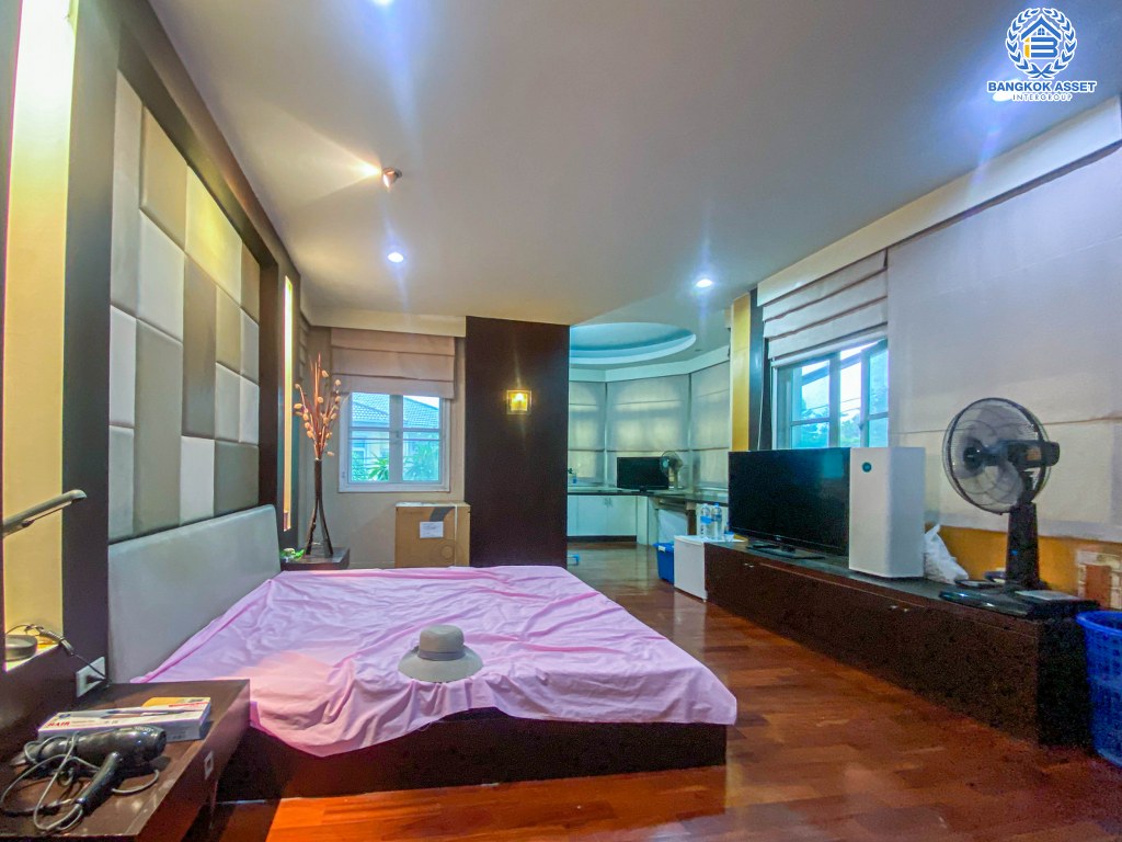 *****บ้านเดี่ยวมือสอง โครงการ ภัสสร11 ประชาชื่น เนื้อที่ 60 ตร.ว. ฟังก์ชัน 5 ห้องนอน 4 ห้องน้ำ 2 ที่จอดรถ บ้านสภาพดีเยี่ยม พร้อมเข้าอยู่ บนทำเลเดินทางสะดวก เชื่อมต่อถนนแจ้งวัฒนะ ถนนสามัคคี ถนนงามวงศ์วาน ใกล้รถไฟฟ้าสายสีแดง "สถานีบางเขน" และจุดขึ้นทางด่วน "งามวงศ์วาน"