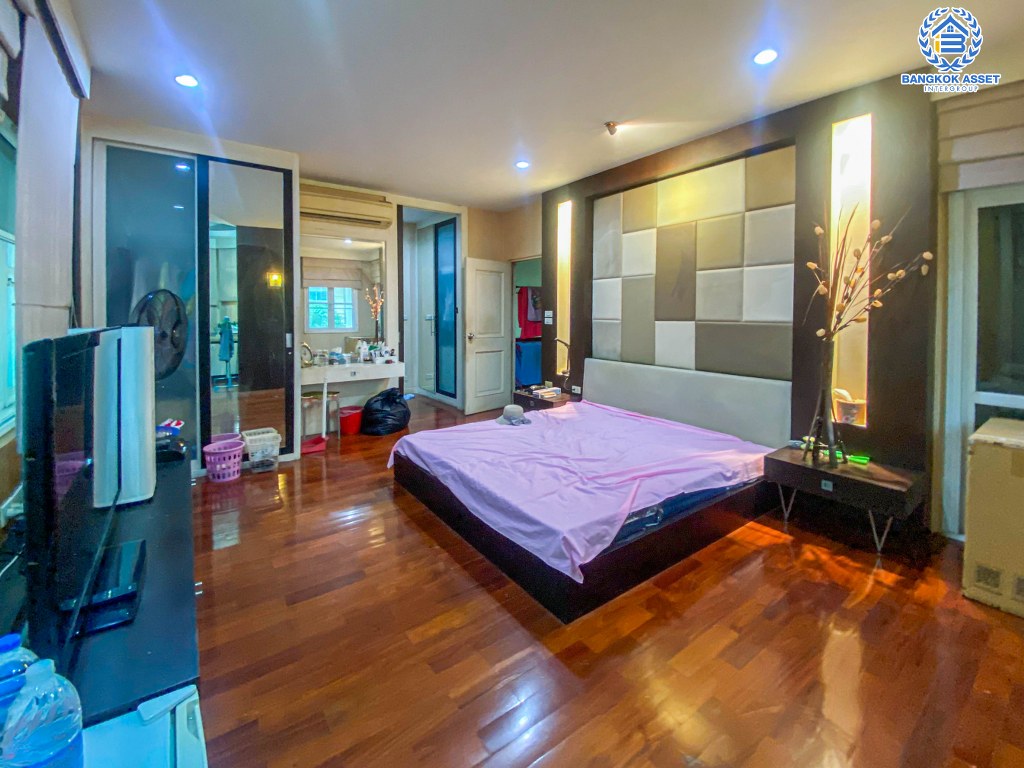 *****บ้านเดี่ยวมือสอง โครงการ ภัสสร11 ประชาชื่น เนื้อที่ 60 ตร.ว. ฟังก์ชัน 5 ห้องนอน 4 ห้องน้ำ 2 ที่จอดรถ บ้านสภาพดีเยี่ยม พร้อมเข้าอยู่ บนทำเลเดินทางสะดวก เชื่อมต่อถนนแจ้งวัฒนะ ถนนสามัคคี ถนนงามวงศ์วาน ใกล้รถไฟฟ้าสายสีแดง "สถานีบางเขน" และจุดขึ้นทางด่วน "งามวงศ์วาน"