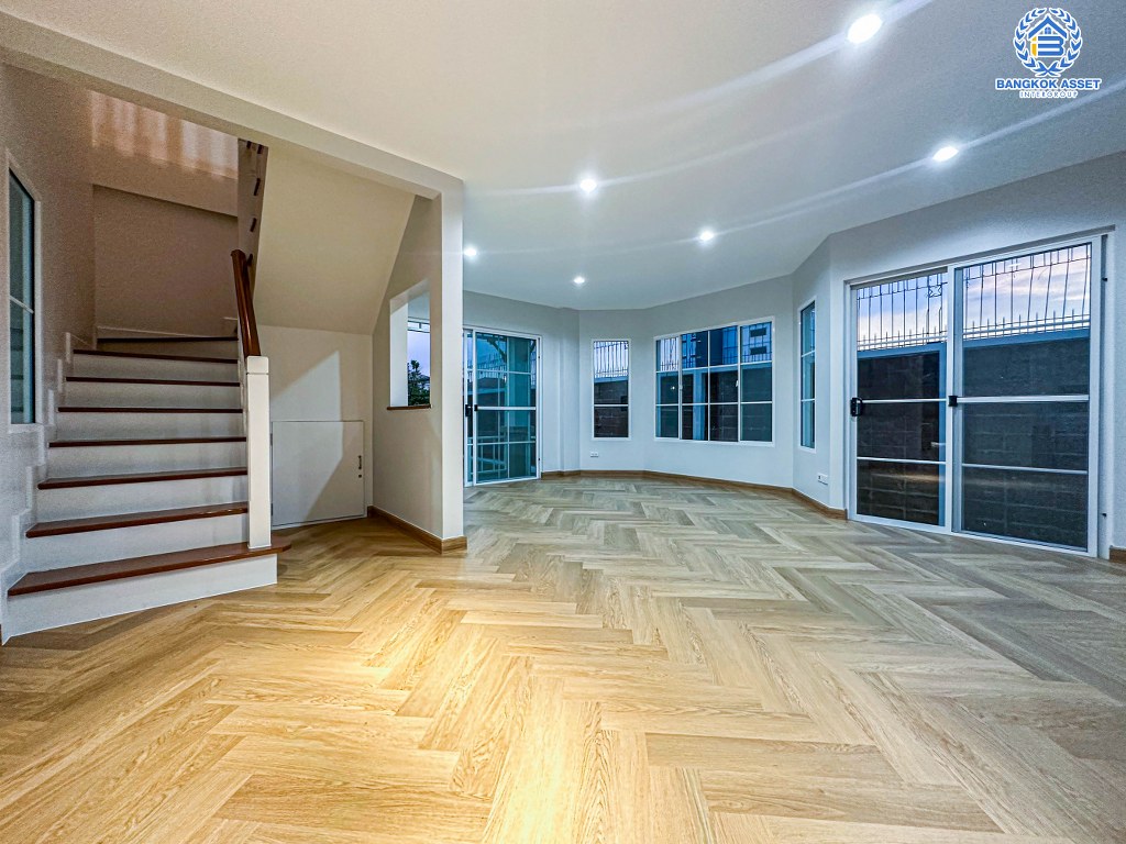 *****บ้านเดี่ยวมือสอง มัณฑนา ปิ่นเกล้า-พระราม5 หลังมุม เนื้อที่ 63 ตร.ว. ฟังก์ชัน 3 ห้องนอน 2 ห้องน้ำ 2 ที่จอดรถ บ้านหลังใหญ่สภาพดีเยี่ยม สิ่งแนวยความสะดวกโครงการครบครัน บนทำเลเดินทางสะดวก เชื่อมต่อถนนพระราม5-นครอินทร์ ถนนสวนผัก ถนนกาญจนาภิเษก ใกล้เดอะวอล์ค ราชพฤกษ์