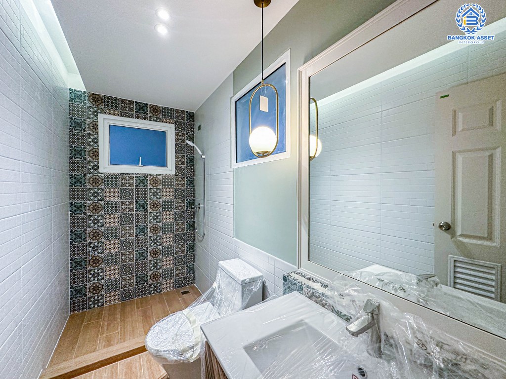 *****บ้านเดี่ยวมือสอง มัณฑนา ปิ่นเกล้า-พระราม5 หลังมุม เนื้อที่ 63 ตร.ว. ฟังก์ชัน 3 ห้องนอน 2 ห้องน้ำ 2 ที่จอดรถ บ้านหลังใหญ่สภาพดีเยี่ยม สิ่งแนวยความสะดวกโครงการครบครัน บนทำเลเดินทางสะดวก เชื่อมต่อถนนพระราม5-นครอินทร์ ถนนสวนผัก ถนนกาญจนาภิเษก ใกล้เดอะวอล์ค ราชพฤกษ์