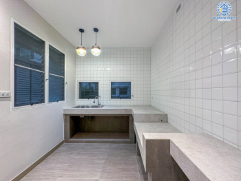 *****บ้านเดี่ยวมือสอง มัณฑนา ปิ่นเกล้า-พระราม5 หลังมุม เนื้อที่ 63 ตร.ว. ฟังก์ชัน 3 ห้องนอน 2 ห้องน้ำ 2 ที่จอดรถ บ้านหลังใหญ่สภาพดีเยี่ยม สิ่งแนวยความสะดวกโครงการครบครัน บนทำเลเดินทางสะดวก เชื่อมต่อถนนพระราม5-นครอินทร์ ถนนสวนผัก ถนนกาญจนาภิเษก ใกล้เดอะวอล์ค ราชพฤกษ์