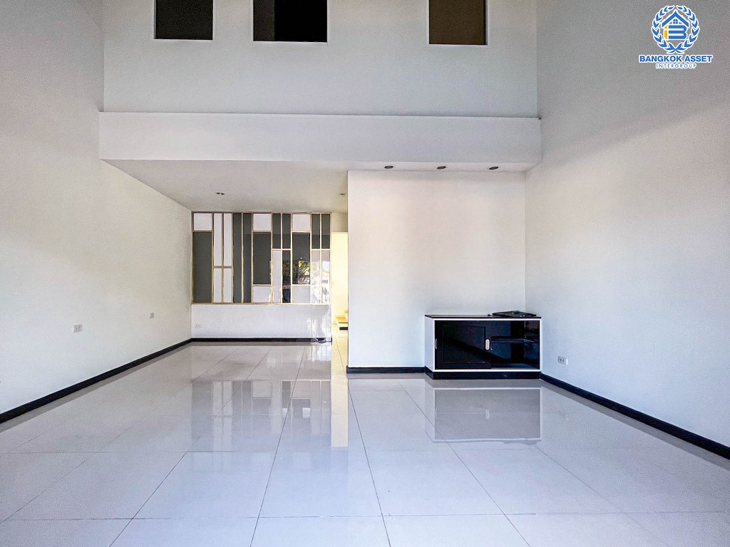 *****บ้านมือสอง อาคารพาณิชย์ซอยแก้วอินทร์ แก้วอินทร์ หลังมุม เนื้อที่กว้าง 23.20 ตร.ว. ฟังก์ชัน 3 ห้องนอน 3 ห้องน้ำ 1 ที่จอดรถ อาคาร 3 ชั้น บนทำเลเดินทางสะดวกติดถนนใหญ่ เหมาะกับประกอบธุรกิจ เชื่อมต่อถนนแก้วอินทร์ ถนนกาญจนาภิเษก ถนนรัตนาธิเบศร์ ใกล้รถไฟฟ้าสายสีม่วง "สถานีตลาดบางใหญ่"