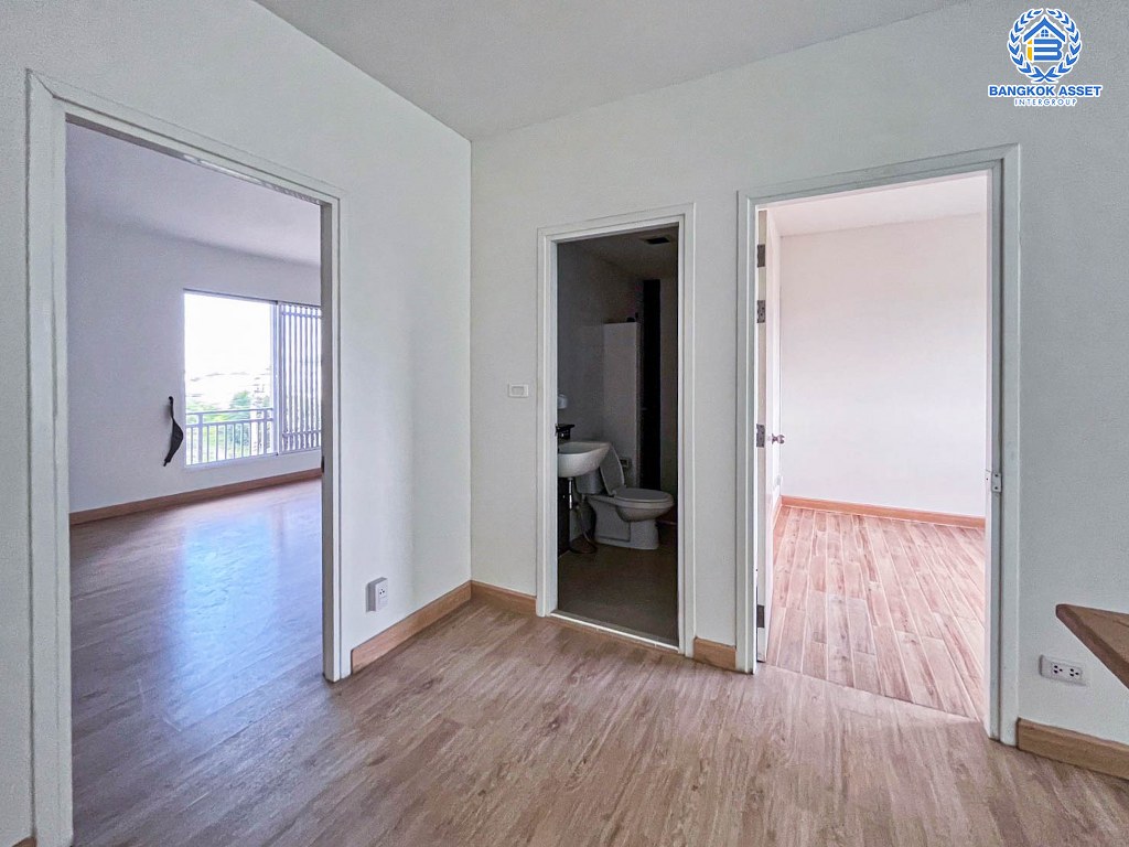 *****บ้านมือสอง อาคารพาณิชย์ซอยแก้วอินทร์ แก้วอินทร์ หลังมุม เนื้อที่กว้าง 23.20 ตร.ว. ฟังก์ชัน 3 ห้องนอน 3 ห้องน้ำ 1 ที่จอดรถ อาคาร 3 ชั้น บนทำเลเดินทางสะดวกติดถนนใหญ่ เหมาะกับประกอบธุรกิจ เชื่อมต่อถนนแก้วอินทร์ ถนนกาญจนาภิเษก ถนนรัตนาธิเบศร์ ใกล้รถไฟฟ้าสายสีม่วง "สถานีตลาดบางใหญ่"