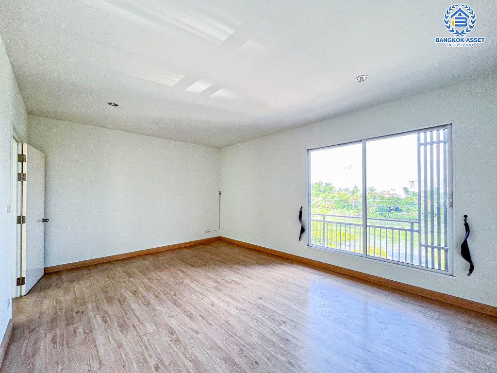 *****บ้านมือสอง อาคารพาณิชย์ซอยแก้วอินทร์ แก้วอินทร์ หลังมุม เนื้อที่กว้าง 23.20 ตร.ว. ฟังก์ชัน 3 ห้องนอน 3 ห้องน้ำ 1 ที่จอดรถ อาคาร 3 ชั้น บนทำเลเดินทางสะดวกติดถนนใหญ่ เหมาะกับประกอบธุรกิจ เชื่อมต่อถนนแก้วอินทร์ ถนนกาญจนาภิเษก ถนนรัตนาธิเบศร์ ใกล้รถไฟฟ้าสายสีม่วง "สถานีตลาดบางใหญ่"