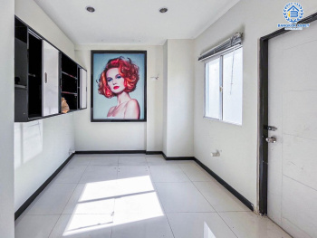 *****บ้านมือสอง อาคารพาณิชย์ซอยแก้วอินทร์ แก้วอินทร์ หลังมุม เนื้อที่กว้าง 23.20 ตร.ว. ฟังก์ชัน 3 ห้องนอน 3 ห้องน้ำ 1 ที่จอดรถ อาคาร 3 ชั้น บนทำเลเดินทางสะดวกติดถนนใหญ่ เหมาะกับประกอบธุรกิจ เชื่อมต่อถนนแก้วอินทร์ ถนนกาญจนาภิเษก ถนนรัตนาธิเบศร์ ใกล้รถไฟฟ้าสายสีม่วง "สถานีตลาดบางใหญ่"