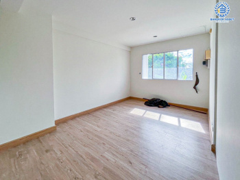 *****บ้านมือสอง อาคารพาณิชย์ซอยแก้วอินทร์ แก้วอินทร์ หลังมุม เนื้อที่กว้าง 23.20 ตร.ว. ฟังก์ชัน 3 ห้องนอน 3 ห้องน้ำ 1 ที่จอดรถ อาคาร 3 ชั้น บนทำเลเดินทางสะดวกติดถนนใหญ่ เหมาะกับประกอบธุรกิจ เชื่อมต่อถนนแก้วอินทร์ ถนนกาญจนาภิเษก ถนนรัตนาธิเบศร์ ใกล้รถไฟฟ้าสายสีม่วง "สถานีตลาดบางใหญ่"