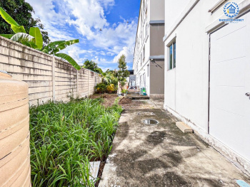 *****บ้านมือสอง อาคารพาณิชย์ซอยแก้วอินทร์ แก้วอินทร์ หลังมุม เนื้อที่กว้าง 23.20 ตร.ว. ฟังก์ชัน 3 ห้องนอน 3 ห้องน้ำ 1 ที่จอดรถ อาคาร 3 ชั้น บนทำเลเดินทางสะดวกติดถนนใหญ่ เหมาะกับประกอบธุรกิจ เชื่อมต่อถนนแก้วอินทร์ ถนนกาญจนาภิเษก ถนนรัตนาธิเบศร์ ใกล้รถไฟฟ้าสายสีม่วง "สถานีตลาดบางใหญ่"