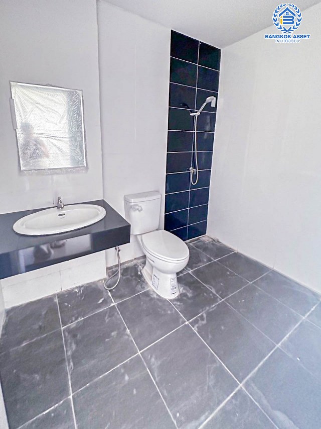 *****ทาวน์เฮ้าส์มือสองพระนครศรีอยุธยา โครงการ เดอะริช บางปะอิน เนื้อที่กว้าง 22.2 ตร.ว. ฟังก์ชัน 3 ห้องนอน 2 ห้องน้ำ 2 ที่จอดรถ บ้านพร้อมอยู่ แถมฟรี! 1 เครื่องปรับอากาศ บนทำเลดี เชื่อมต่อ ถนนอุดมสรยุทธ์ ใกล้จุดขึ้นทางด่วน "บางปะอิน" จองเลย