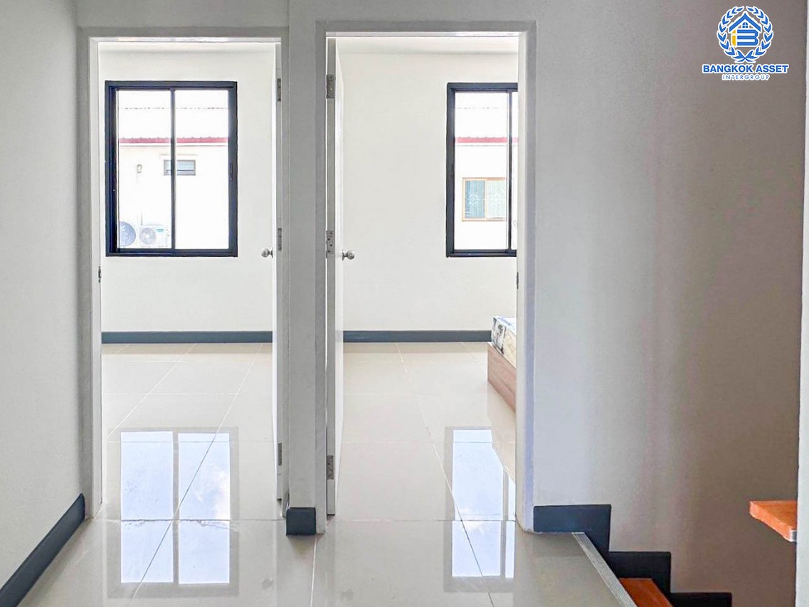 *****ทาวน์เฮ้าส์มือสองพระนครศรีอยุธยา โครงการ เดอะริช บางปะอิน เนื้อที่กว้าง 22.2 ตร.ว. ฟังก์ชัน 3 ห้องนอน 2 ห้องน้ำ 2 ที่จอดรถ บ้านพร้อมอยู่ แถมฟรี! 1 เครื่องปรับอากาศ บนทำเลดี เชื่อมต่อ ถนนอุดมสรยุทธ์ ใกล้จุดขึ้นทางด่วน "บางปะอิน" จองเลย