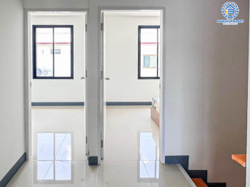 *****ทาวน์เฮ้าส์มือสองพระนครศรีอยุธยา โครงการ เดอะริช บางปะอิน เนื้อที่กว้าง 22.2 ตร.ว. ฟังก์ชัน 3 ห้องนอน 2 ห้องน้ำ 2 ที่จอดรถ บ้านพร้อมอยู่ แถมฟรี! 1 เครื่องปรับอากาศ บนทำเลดี เชื่อมต่อ ถนนอุดมสรยุทธ์ ใกล้จุดขึ้นทางด่วน "บางปะอิน" จองเลย