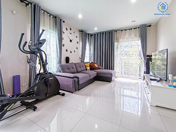 *****บ้านเดี่ยวมือสอง โครงการ เดอะแพลนท์ เทพารักษ์-บางนา หลังมุม เนื้อที่ 63 ตร.ว. ฟังก์ชัน 3 ห้องนอน 2 ห้องน้ำ 2 ที่จอดรถ ภายในสภาพสวย พื้นที่รอบบ้านกว้างขวาง เชื่อมต่อถนนเทพารักษ์ ถนนศรีนครินทร์ ถนนกิ่งแก้ว ใกล้สนามบินสุวรรณภูมิ และจุดขึ้นทางด่วน "บูรพาวิถี"