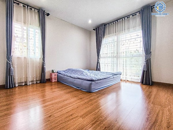 *****บ้านเดี่ยวมือสอง โครงการ เดอะแพลนท์ เทพารักษ์-บางนา หลังมุม เนื้อที่ 63 ตร.ว. ฟังก์ชัน 3 ห้องนอน 2 ห้องน้ำ 2 ที่จอดรถ ภายในสภาพสวย พื้นที่รอบบ้านกว้างขวาง เชื่อมต่อถนนเทพารักษ์ ถนนศรีนครินทร์ ถนนกิ่งแก้ว ใกล้สนามบินสุวรรณภูมิ และจุดขึ้นทางด่วน "บูรพาวิถี"