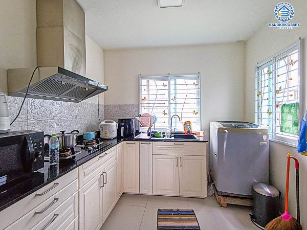 *****บ้านเดี่ยวมือสอง โครงการ เดอะแพลนท์ เทพารักษ์-บางนา หลังมุม เนื้อที่ 63 ตร.ว. ฟังก์ชัน 3 ห้องนอน 2 ห้องน้ำ 2 ที่จอดรถ ภายในสภาพสวย พื้นที่รอบบ้านกว้างขวาง เชื่อมต่อถนนเทพารักษ์ ถนนศรีนครินทร์ ถนนกิ่งแก้ว ใกล้สนามบินสุวรรณภูมิ และจุดขึ้นทางด่วน "บูรพาวิถี"