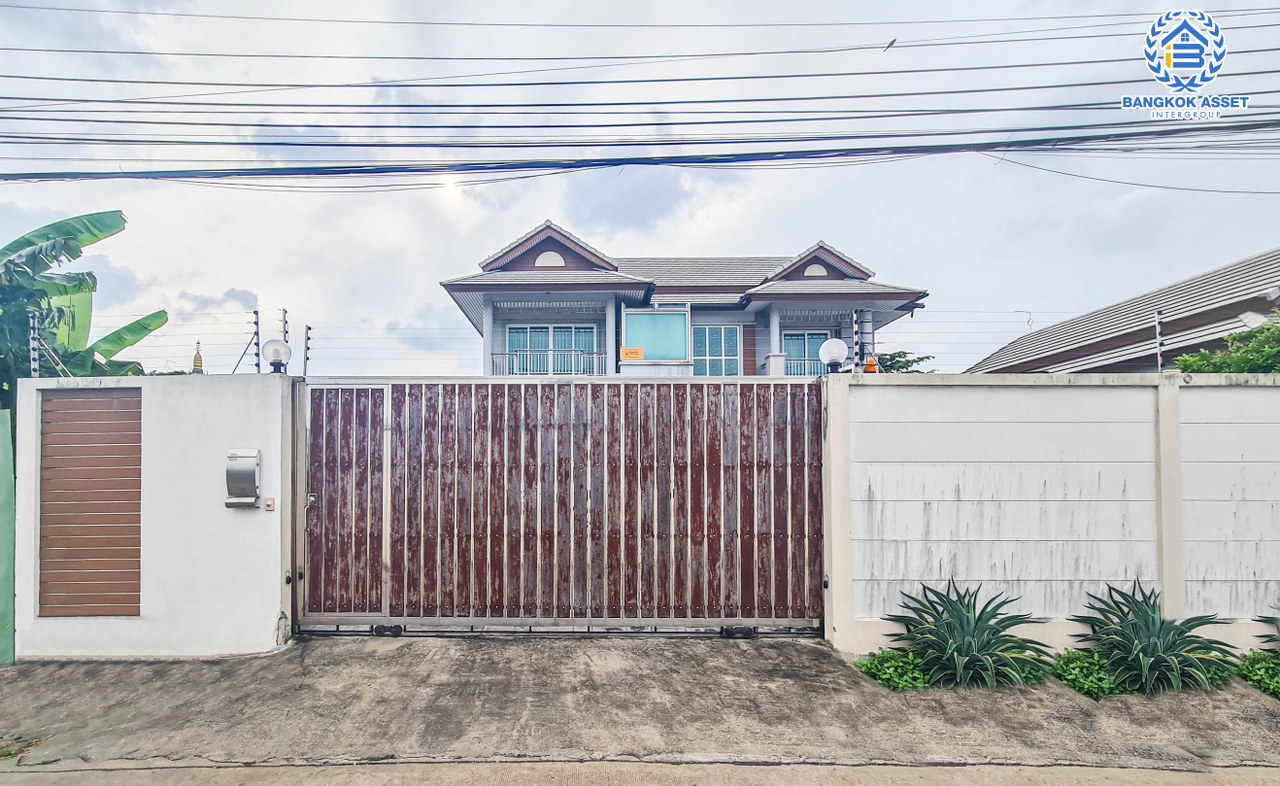 *****บ้านเดี่ยวมือสองกรุงเทพมหานคร บ้านปลูกเอง ซ.โพธิ์แก้ว1 ลาดพร้าว101 เนื้อที่กว้างมากถึง 150 ตร.ว. ฟังก์ชัน 5 ห้องนอน 4 ห้องน้ำ 3 ที่จอดรถ บ้านพื้นที่เยอะ จอดรถได้หลายคัน บนทำเลแห่งการเดินทาง ใกล้ทางด่วน "ฉลองรัช" และรถไฟฟ้าสายสีเหลือง "สถานีลาดพร้าว 101" เพียง 10 นาทีเท่านั้น