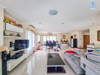 *****บ้านเดี่ยวมือสองกรุงเทพมหานคร บ้านปลูกเอง ซ.โพธิ์แก้ว1 ลาดพร้าว101 เนื้อที่กว้างมากถึง 150 ตร.ว. ฟังก์ชัน 5 ห้องนอน 4 ห้องน้ำ 3 ที่จอดรถ บ้านพื้นที่เยอะ จอดรถได้หลายคัน บนทำเลแห่งการเดินทาง ใกล้ทางด่วน "ฉลองรัช" และรถไฟฟ้าสายสีเหลือง "สถานีลาดพร้าว 101" เพียง 10 นาทีเท่านั้น