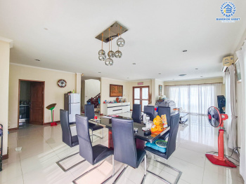 *****บ้านเดี่ยวมือสองกรุงเทพมหานคร บ้านปลูกเอง ซ.โพธิ์แก้ว1 ลาดพร้าว101 เนื้อที่กว้างมากถึง 150 ตร.ว. ฟังก์ชัน 5 ห้องนอน 4 ห้องน้ำ 3 ที่จอดรถ บ้านพื้นที่เยอะ จอดรถได้หลายคัน บนทำเลแห่งการเดินทาง ใกล้ทางด่วน "ฉลองรัช" และรถไฟฟ้าสายสีเหลือง "สถานีลาดพร้าว 101" เพียง 10 นาทีเท่านั้น