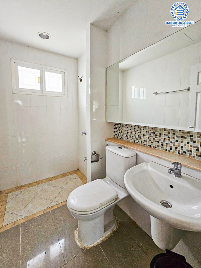 *****บ้านเดี่ยวมือสองนนทบุรี โครงการ เดอะเซนโทร รัตนาธิเบศร์ เนื้อที่กว้างเกือบ 51 ตร.ว. ฟังก์ชัน 3 ห้องนอน 3 ห้องน้ำ 2 ที่จอดรถ บ้านบิวท์อินพร้อมอยู่ สภาพแวดล้อมดี บนทำเลเดินทางสะดวก ใกล้รถไฟฟ้าสายสีม่วง "สถานีบางพลู" และทางด่วน "งามวงศ์วาน" จองเลย!